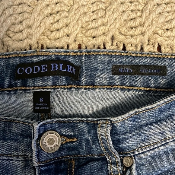 Code Bleu Women’s sz 8A Jeans Maya Straight leg light wash, distressed, preowned - Picture 2 of 12